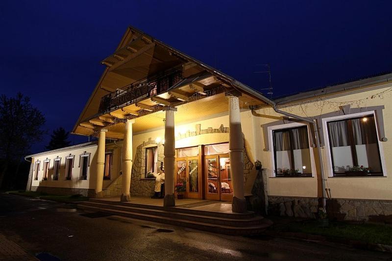 Restauracja Noclegi Ruczaj Nowy Targ Exterior photo